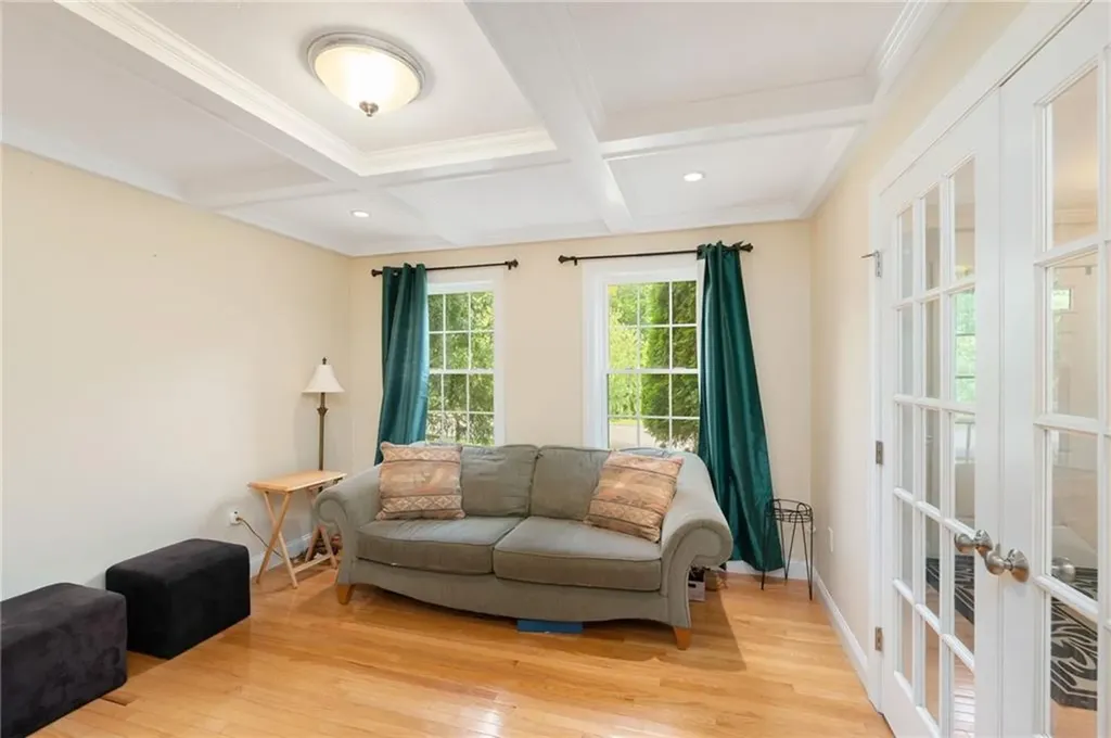 10 Sables Way Lincoln RI 02865