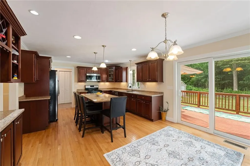10 Sables Way Lincoln RI 02865