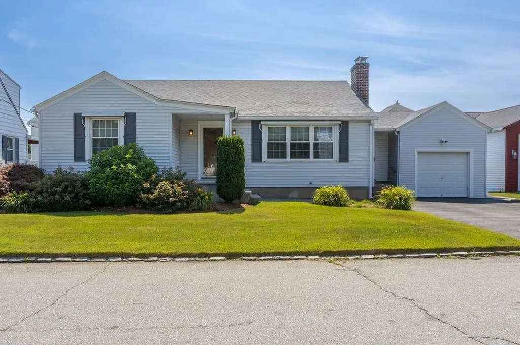 63 Ferncliff Avenue North Providence RI 02911