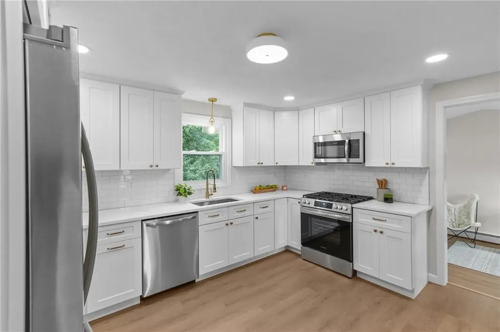 21 Hope Hill Terrace Cranston RI 02921
