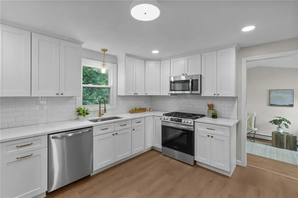 21 Hope Hill Terrace Cranston RI 02921