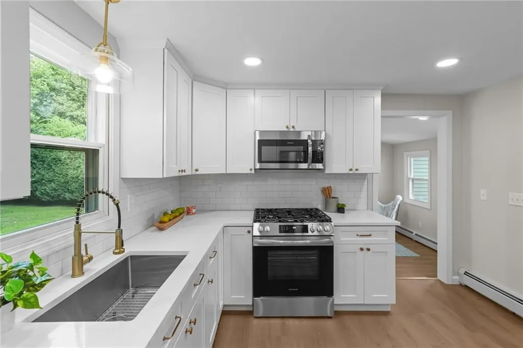 21 Hope Hill Terrace Cranston RI 02921