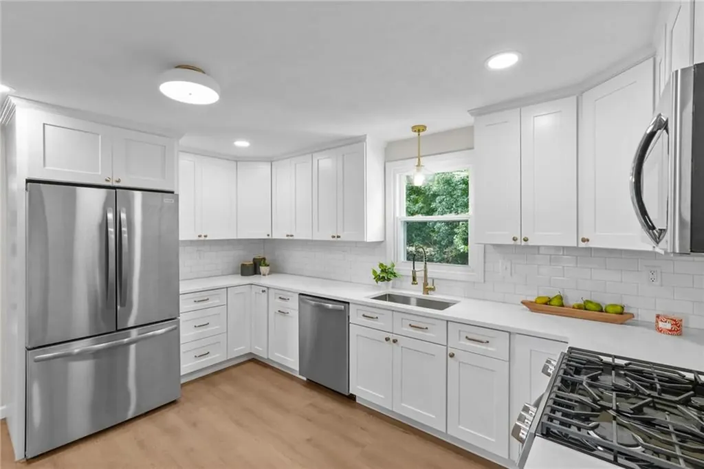 21 Hope Hill Terrace Cranston RI 02921