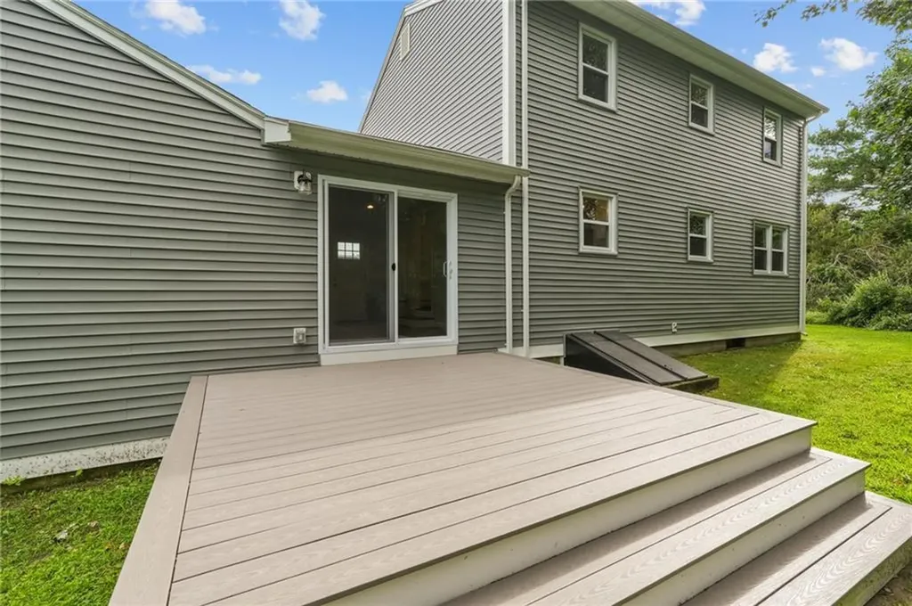 21 Hope Hill Terrace Cranston RI 02921