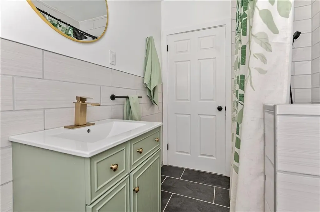 61 Wealth Avenue Providence RI 02908