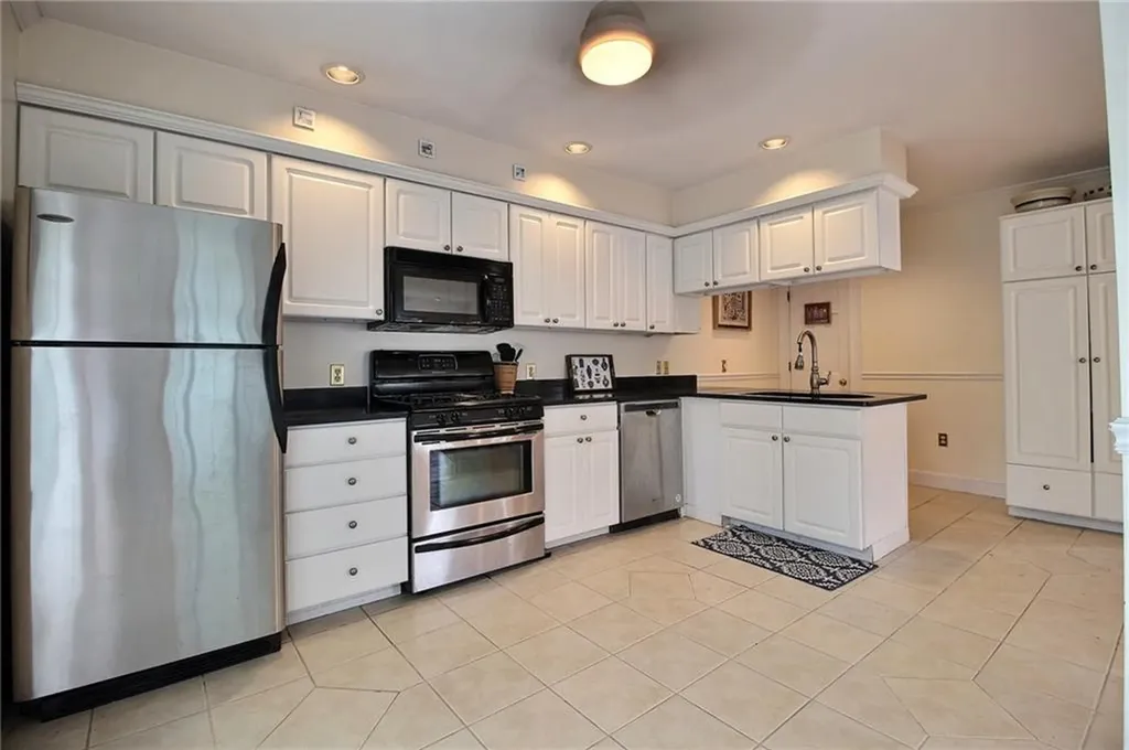 46 Highland Avenue Westerly RI 02891