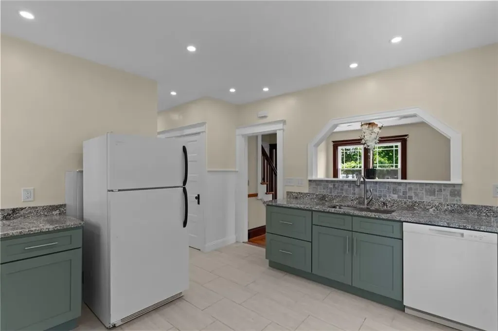 8 Parkman Street Providence RI 02907