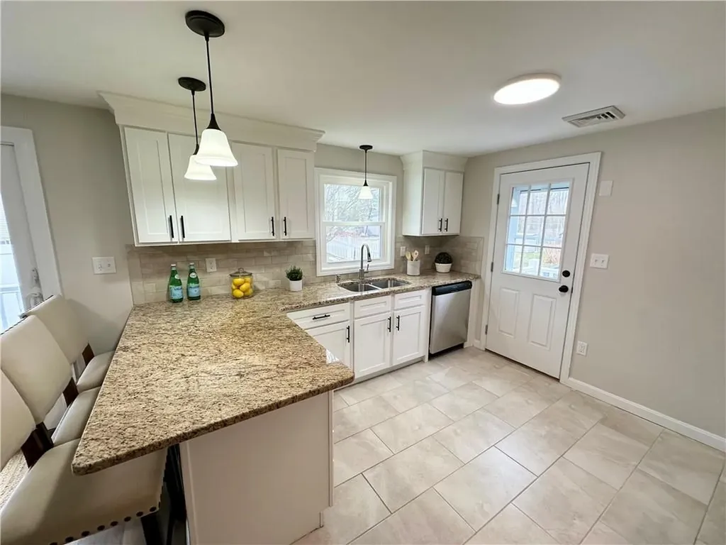 137 Crandall Road Tiverton RI 02878