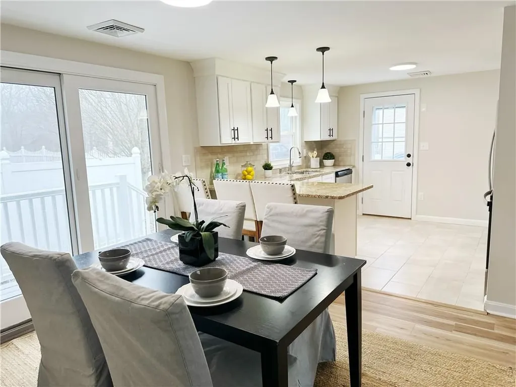 137 Crandall Road Tiverton RI 02878