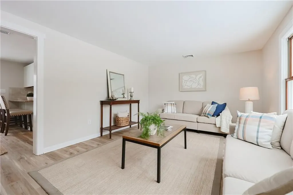 137 Crandall Road Tiverton RI 02878
