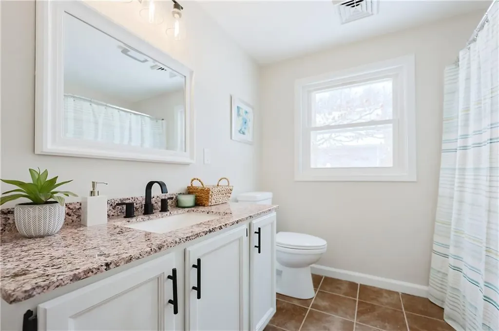 137 Crandall Road Tiverton RI 02878
