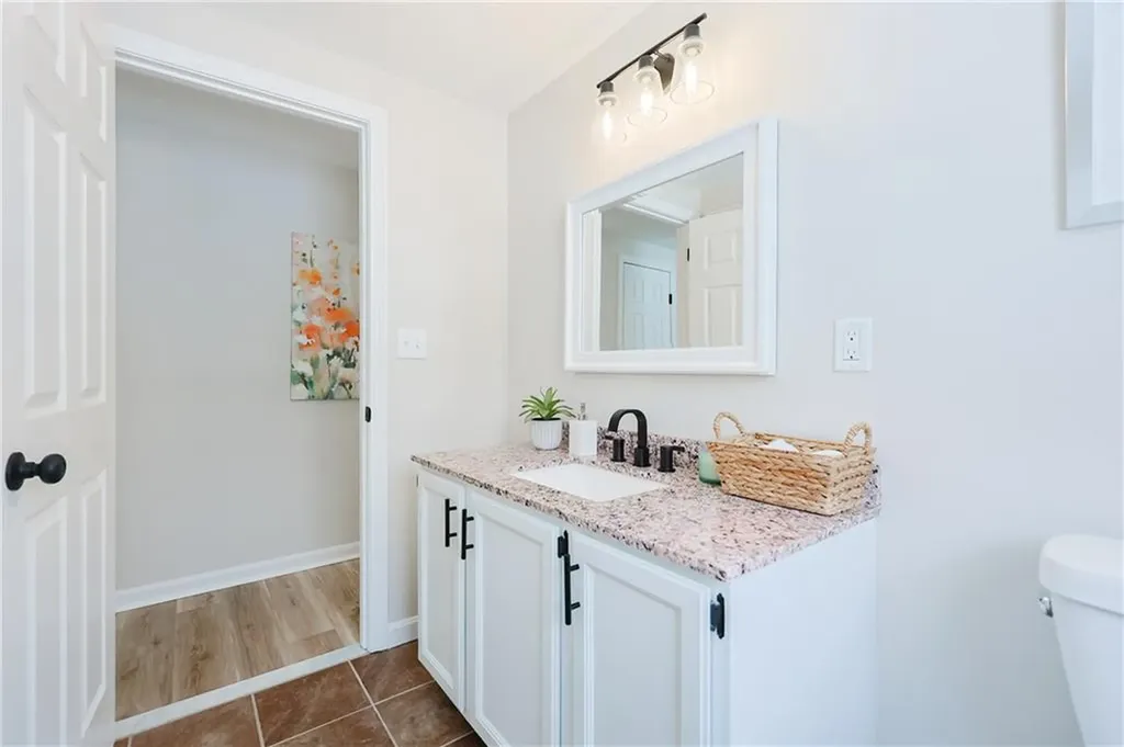 137 Crandall Road Tiverton RI 02878