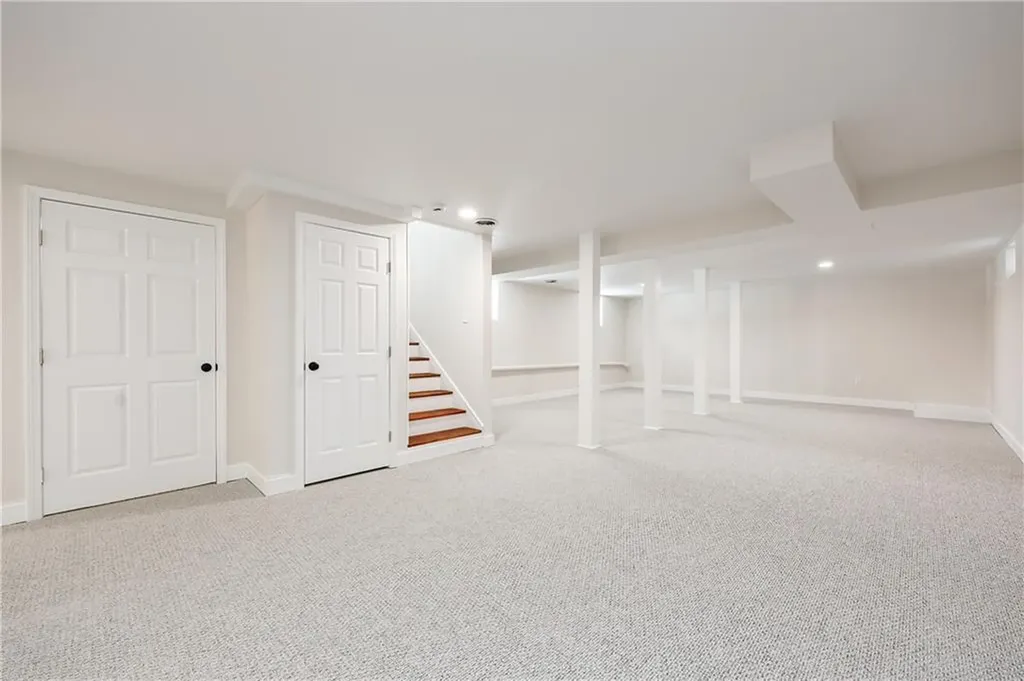 137 Crandall Road Tiverton RI 02878
