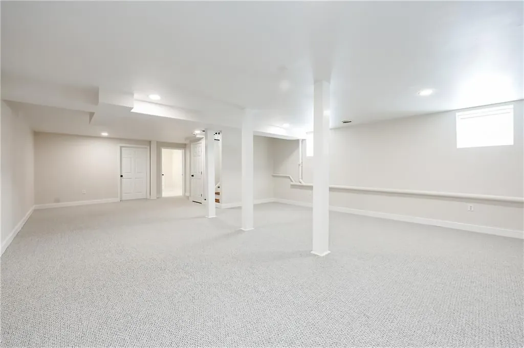 137 Crandall Road Tiverton RI 02878