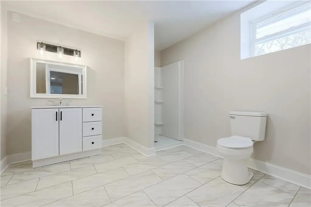 137 Crandall Road Tiverton RI 02878