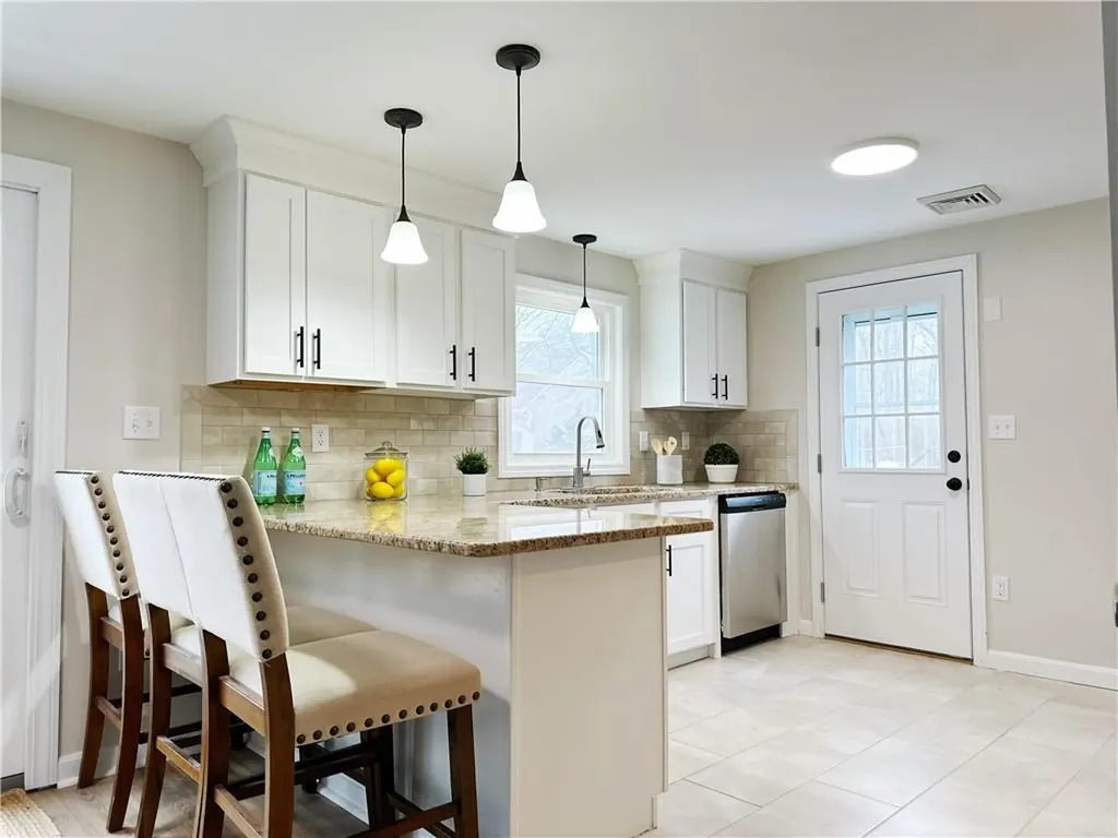 137 Crandall Road Tiverton RI 02878
