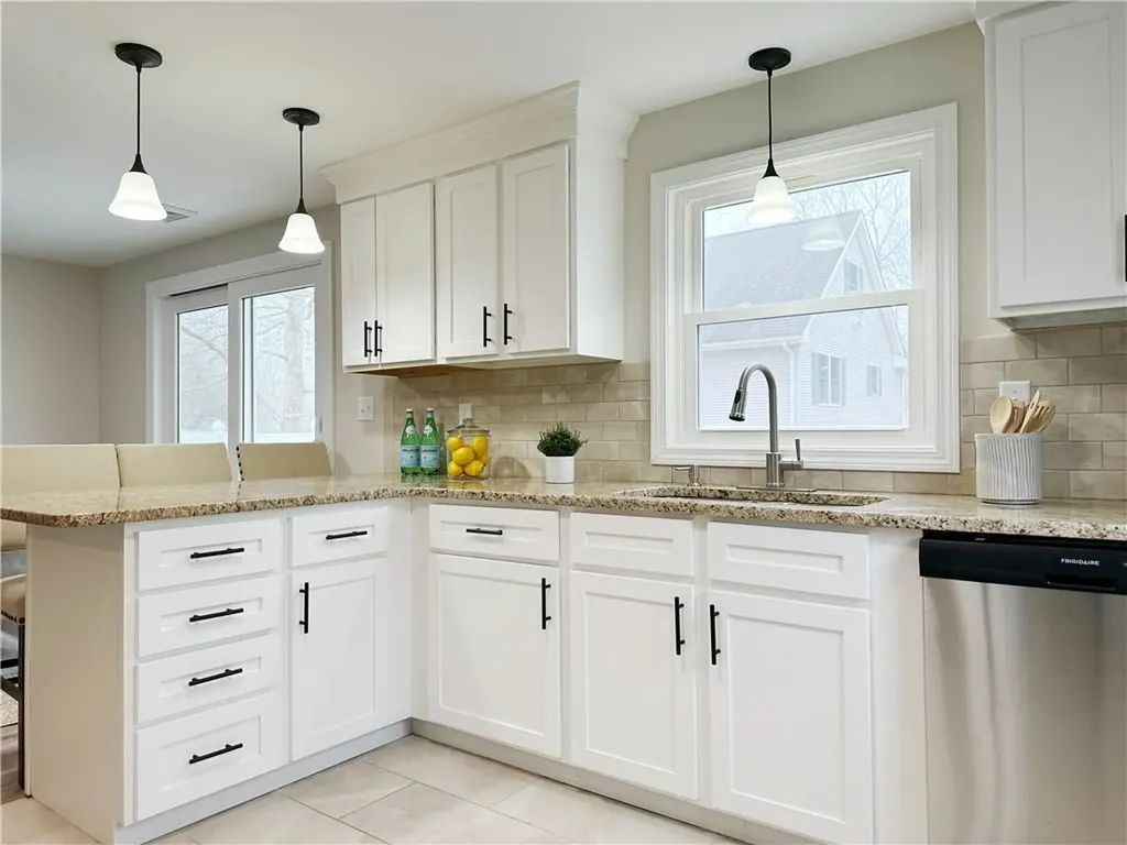 137 Crandall Road Tiverton RI 02878