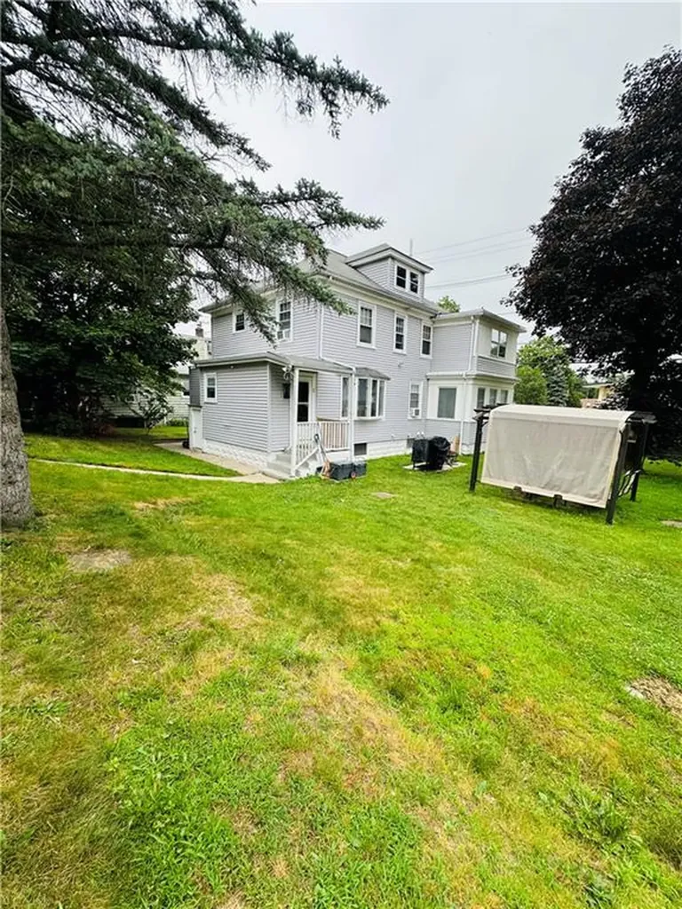 98 Putnam Pike Johnston RI 02919