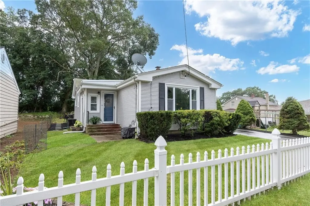 9 Pequot Avenue Cumberland RI 02864