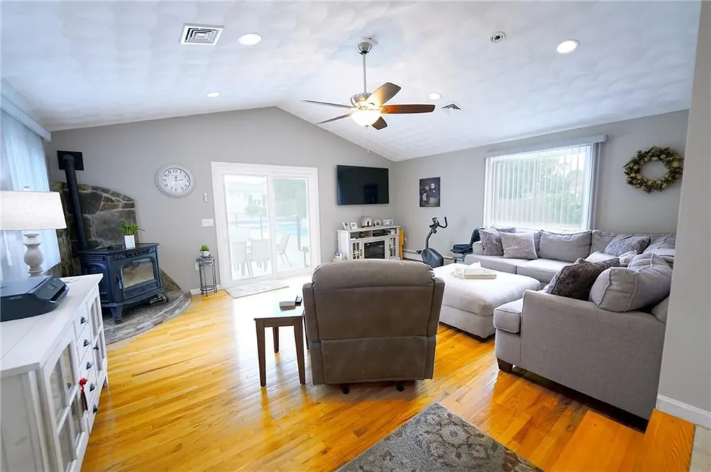 14 Willow Drive Cranston RI 02920