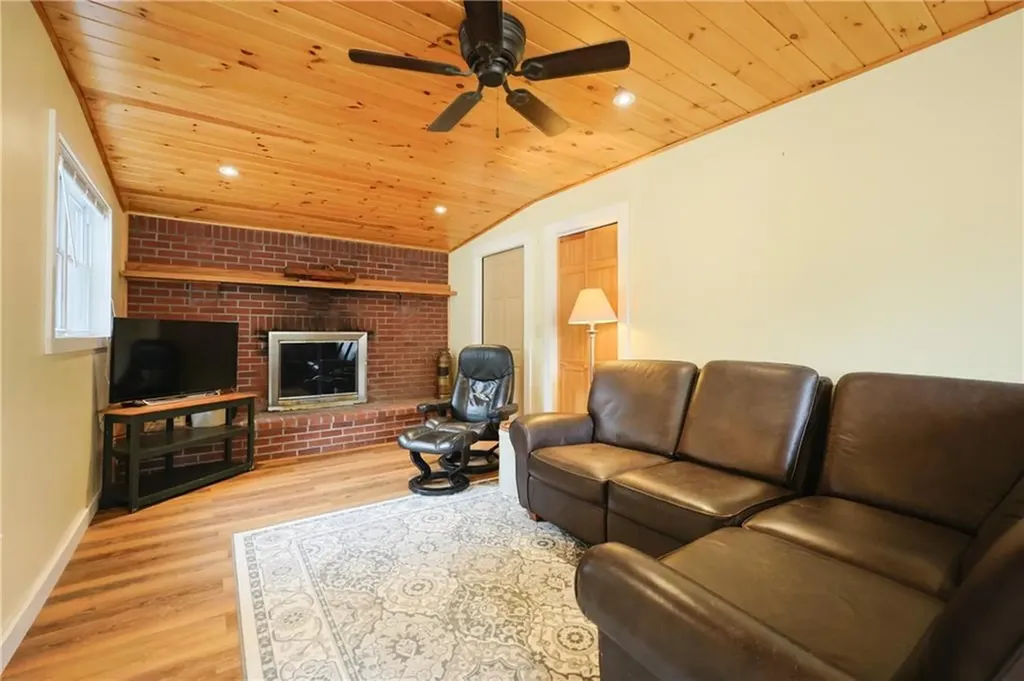 15 Terrace Drive Bristol RI 02809