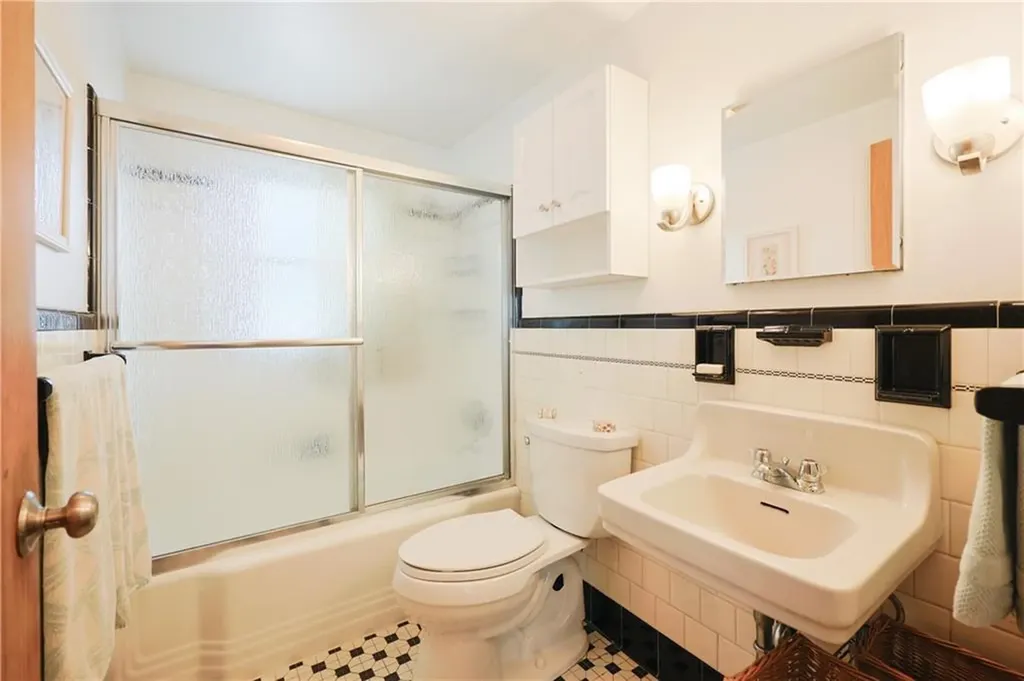15 Terrace Drive Bristol RI 02809