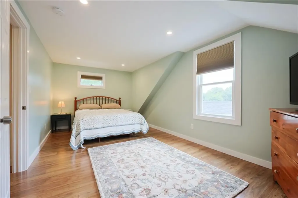 15 Terrace Drive Bristol RI 02809