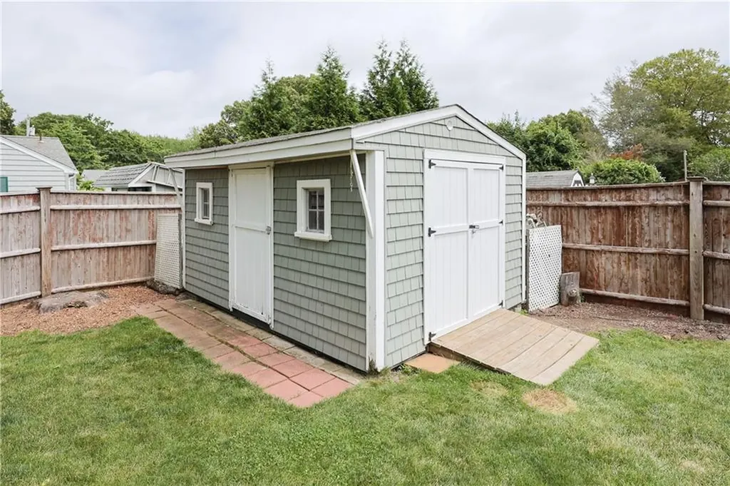 15 Terrace Drive Bristol RI 02809