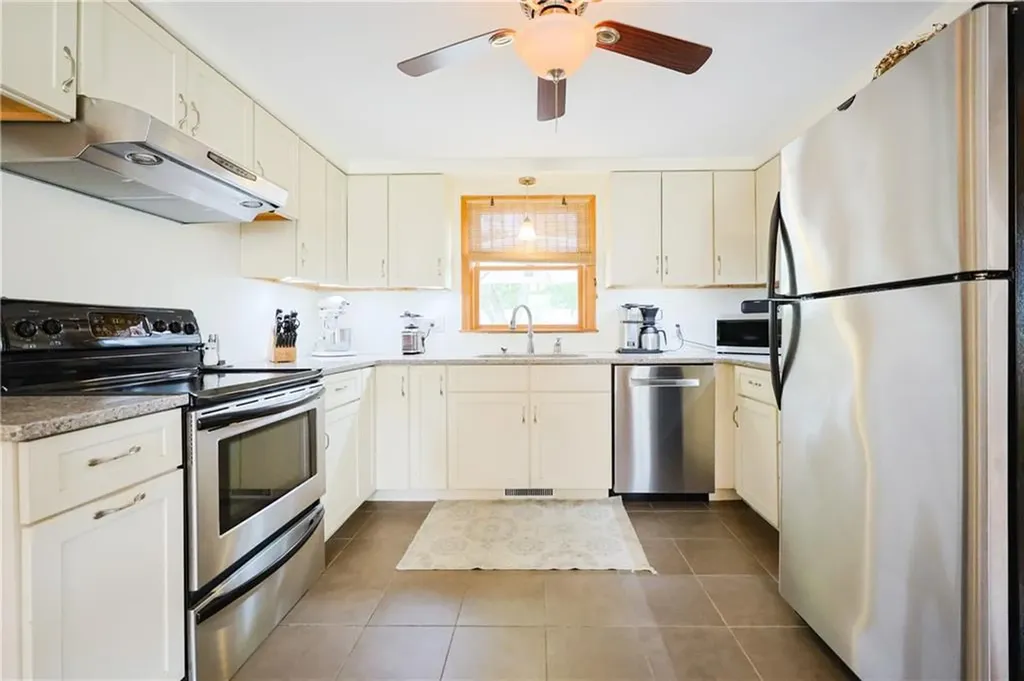 15 Terrace Drive Bristol RI 02809