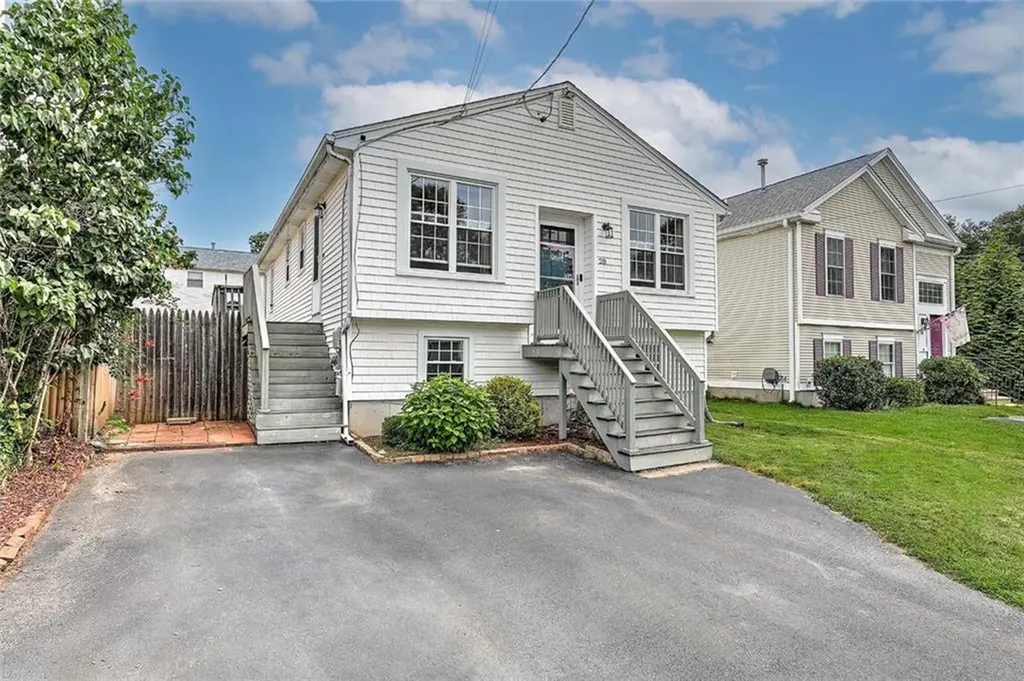 28 Plant Street Cumberland RI 02864