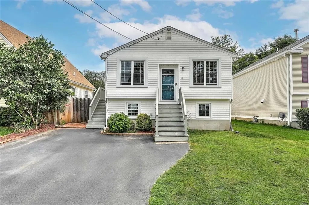 28 Plant Street Cumberland RI 02864