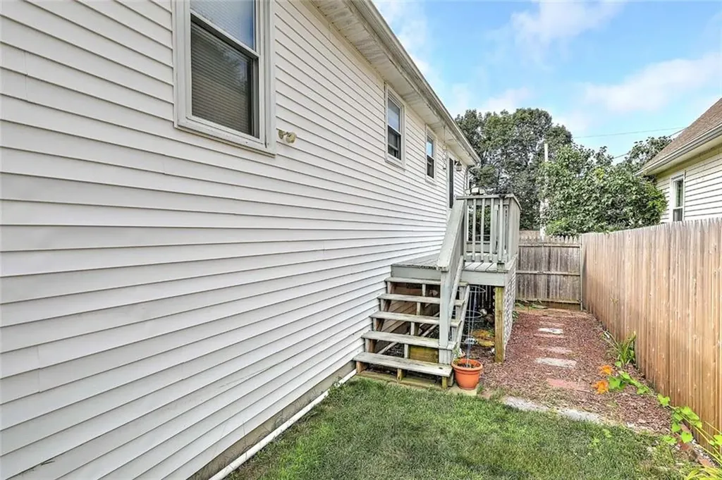 28 Plant Street Cumberland RI 02864