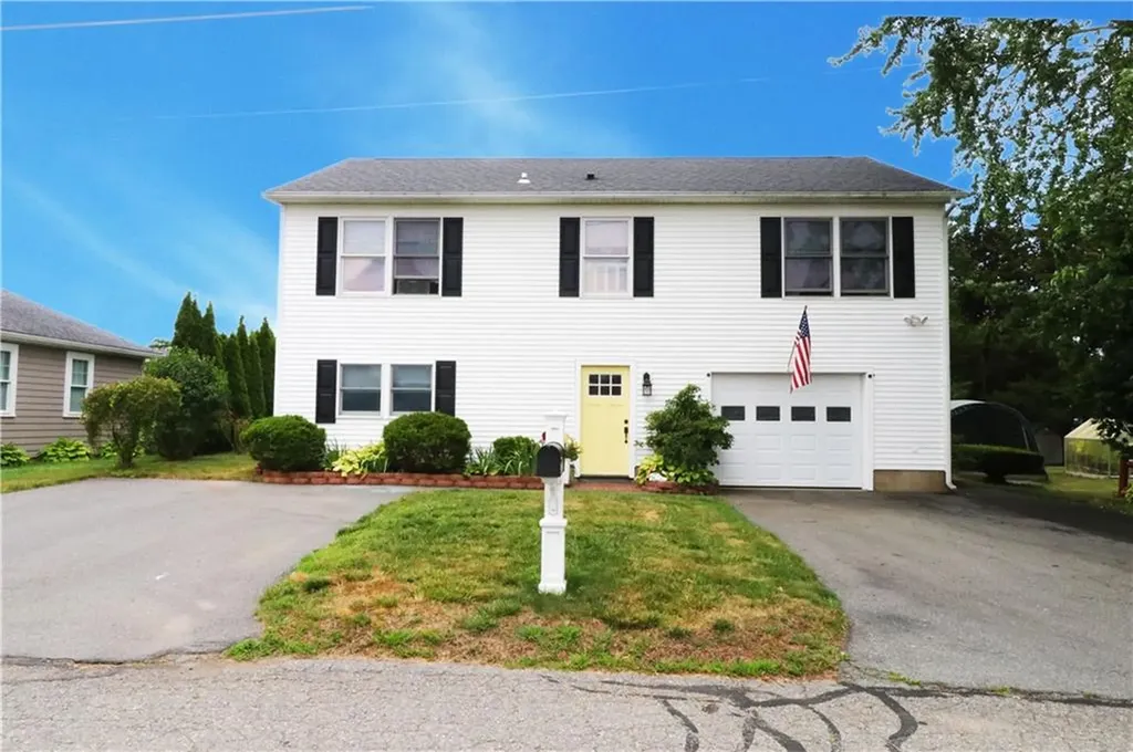 17 Metacomet Street Portsmouth RI 02871
