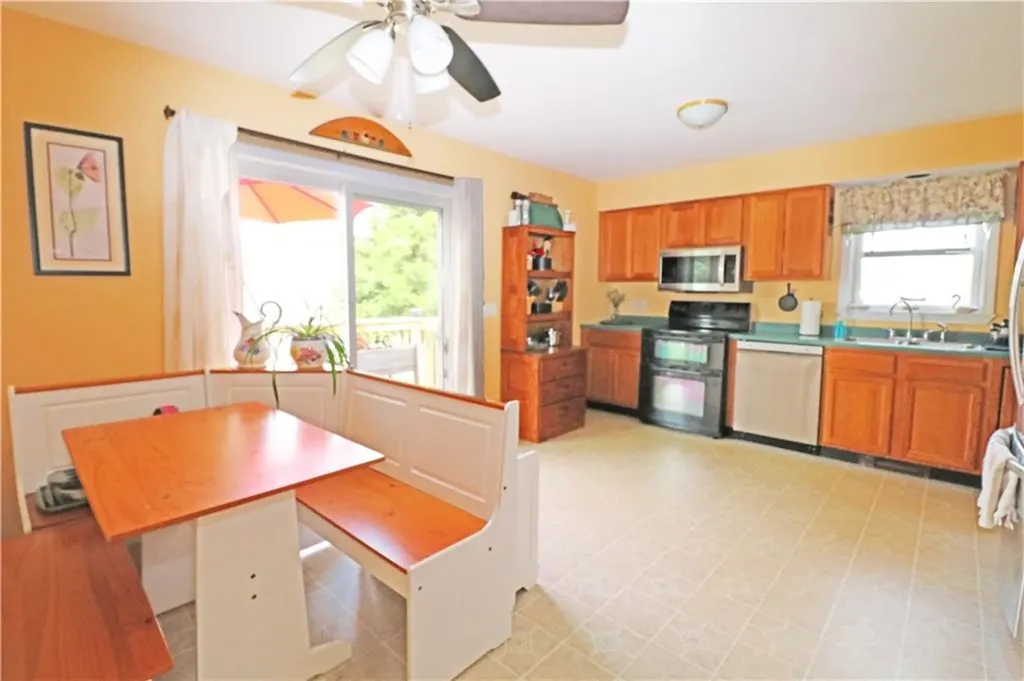 17 Metacomet Street Portsmouth RI 02871