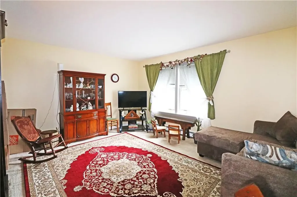 17 Metacomet Street Portsmouth RI 02871