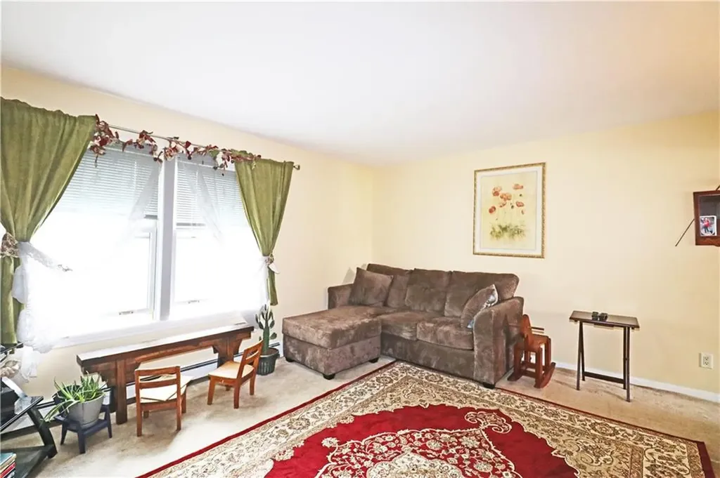 17 Metacomet Street Portsmouth RI 02871