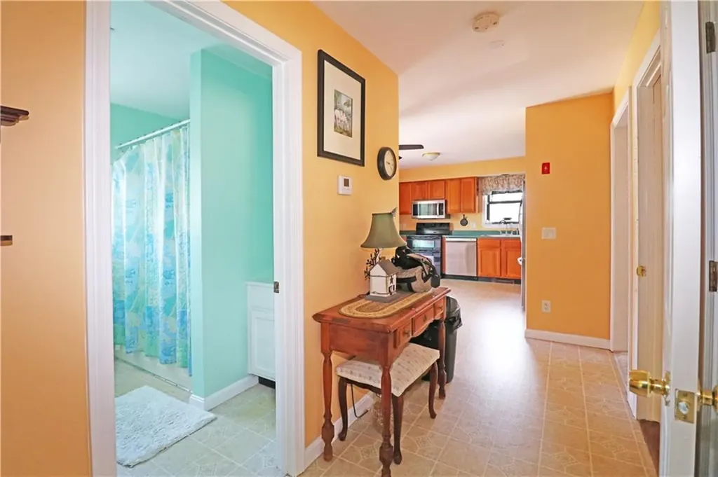 17 Metacomet Street Portsmouth RI 02871