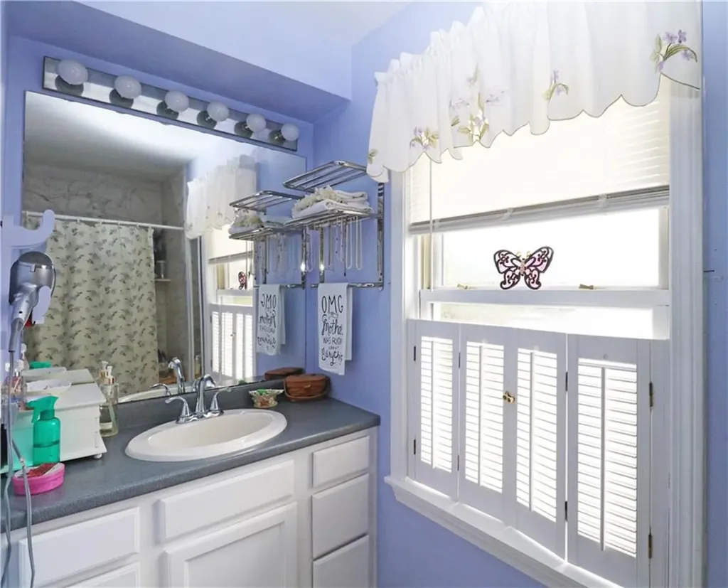 17 Metacomet Street Portsmouth RI 02871