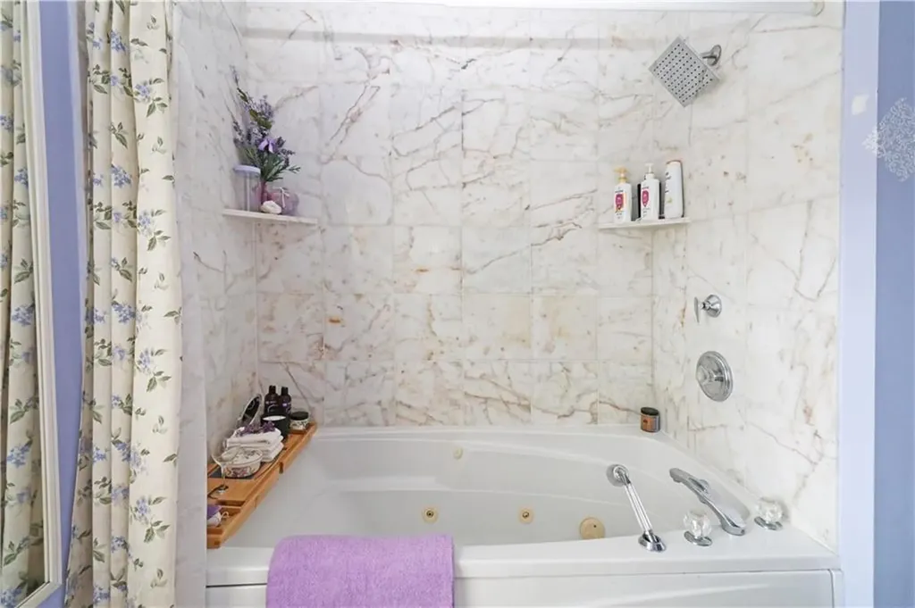 17 Metacomet Street Portsmouth RI 02871