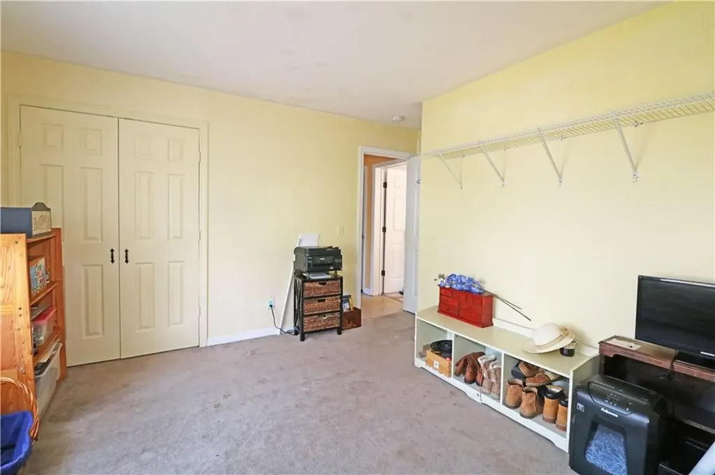 17 Metacomet Street Portsmouth RI 02871