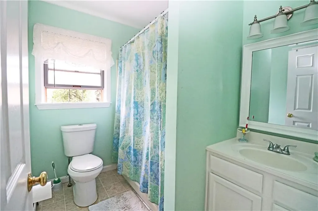 17 Metacomet Street Portsmouth RI 02871