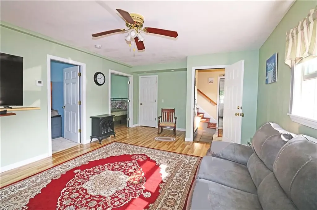 17 Metacomet Street Portsmouth RI 02871