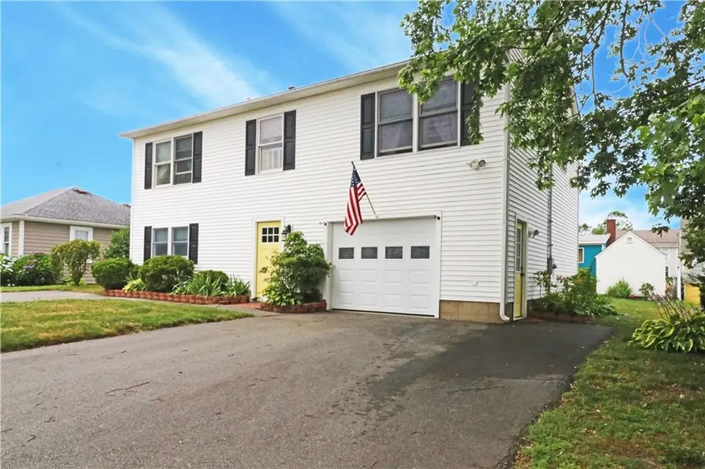 17 Metacomet Street Portsmouth RI 02871