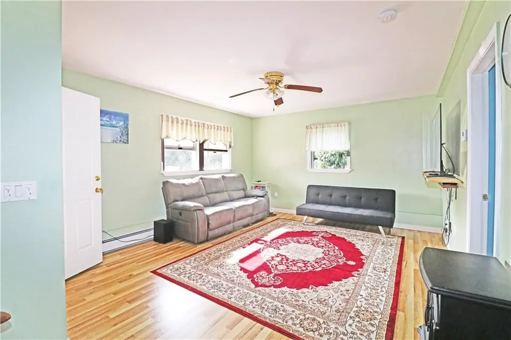 17 Metacomet Street Portsmouth RI 02871
