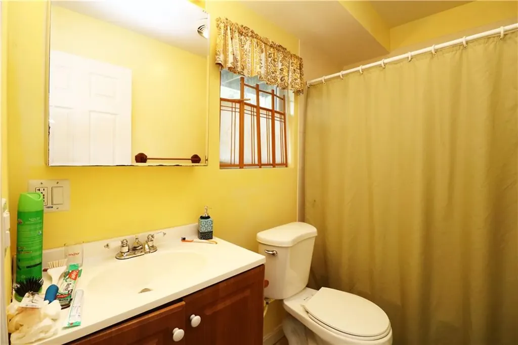 17 Metacomet Street Portsmouth RI 02871