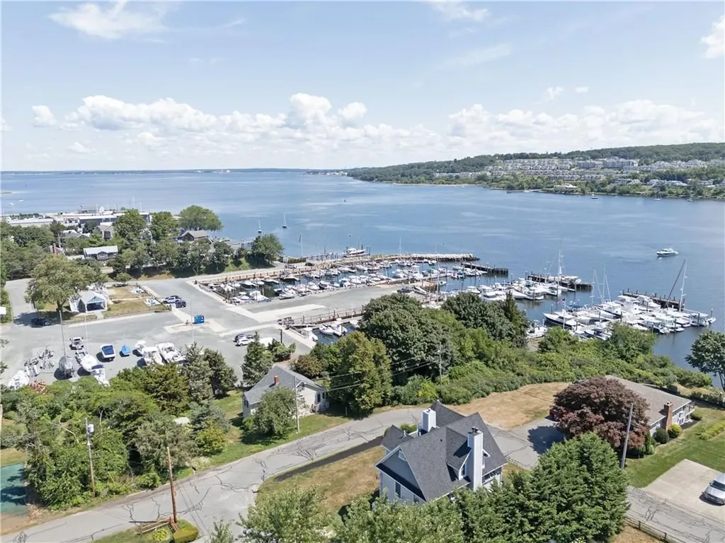 17 Metacomet Street Portsmouth RI 02871