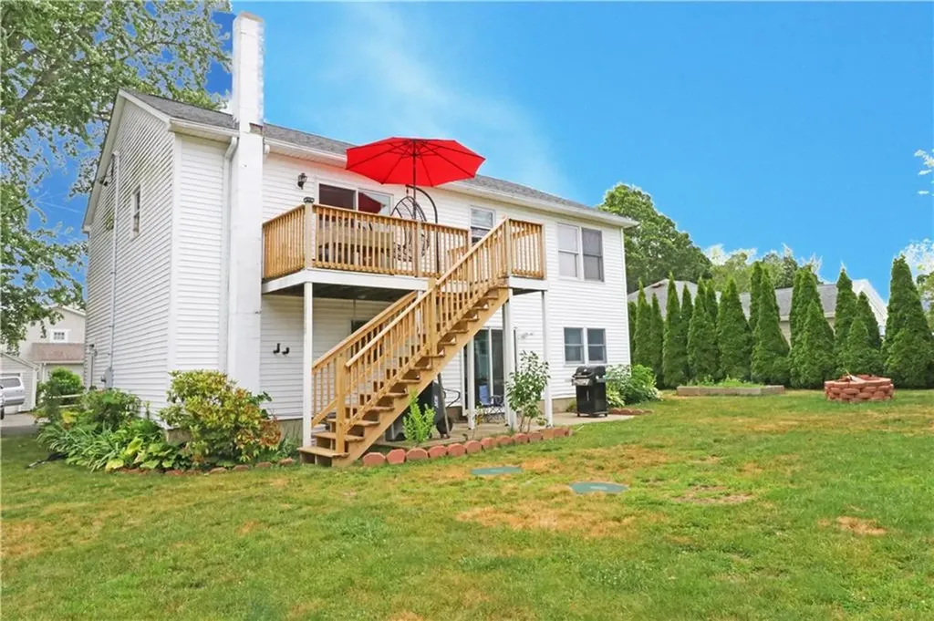 17 Metacomet Street Portsmouth RI 02871