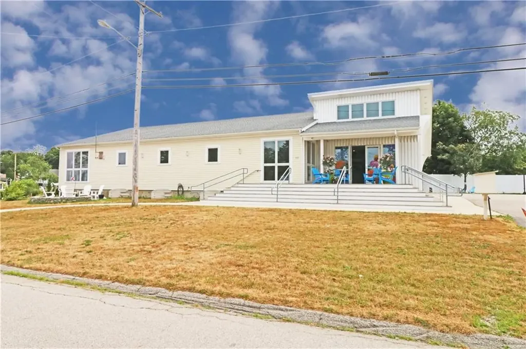 17 Metacomet Street Portsmouth RI 02871