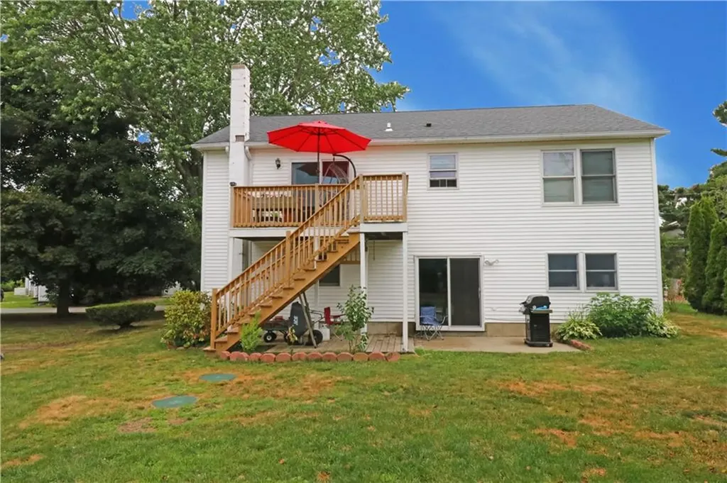 17 Metacomet Street Portsmouth RI 02871