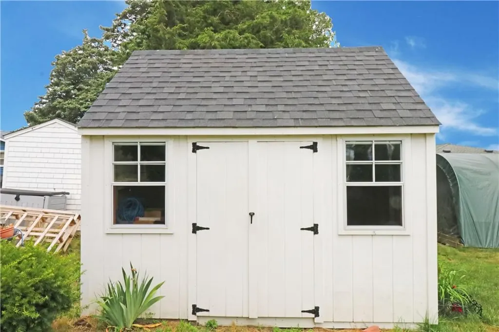 17 Metacomet Street Portsmouth RI 02871